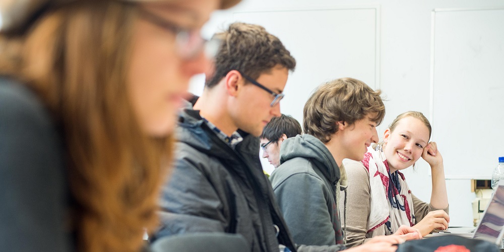 Studierenden bei Serlo